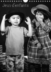 Jeux d'Enfants: Balade Espiegle et Tendre au Pays de l'Enfance.