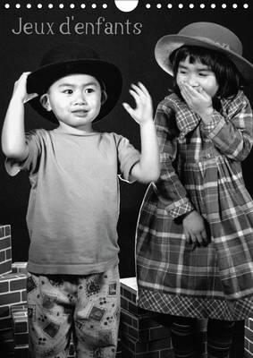 Jeux d'Enfants: Balade Espiegle et Tendre au Pays de l'Enfance.