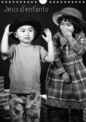 Jeux d'Enfants: Balade Espiegle et Tendre au Pays de l'Enfance.