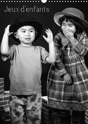 Jeux d'Enfants: Balade Espiegle et Tendre au Pays de l'Enfance.